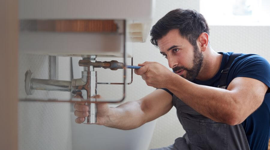 Sink faucet replacement in Crothersville, IN